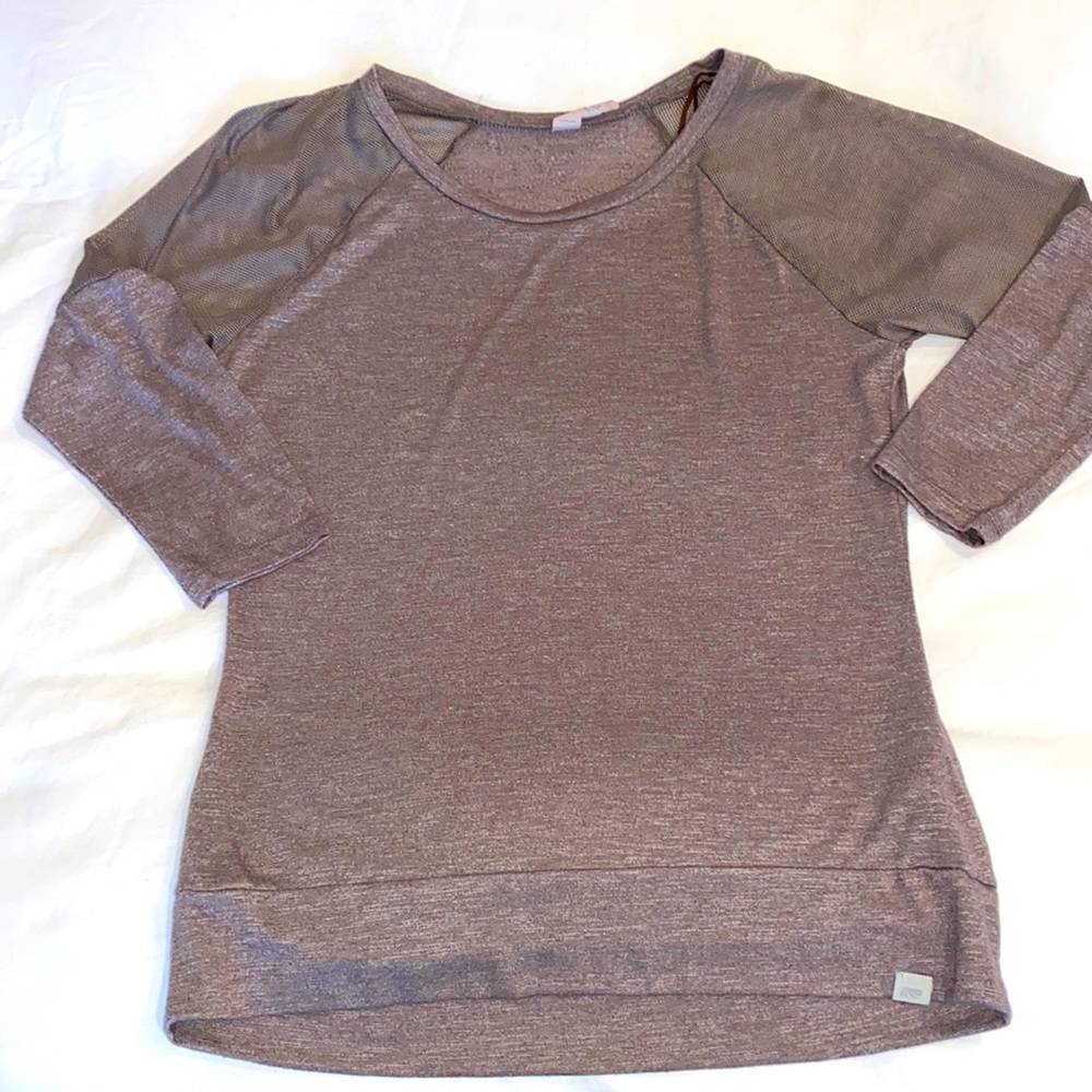 MARIKA 3/4 LENGTH SLEEVE TOP SIZE SMALL